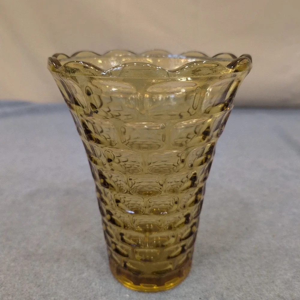 Vintage Federal Glass‎ Amber Pressed Glass Vase Scalloped Rim Yorktown Pattern